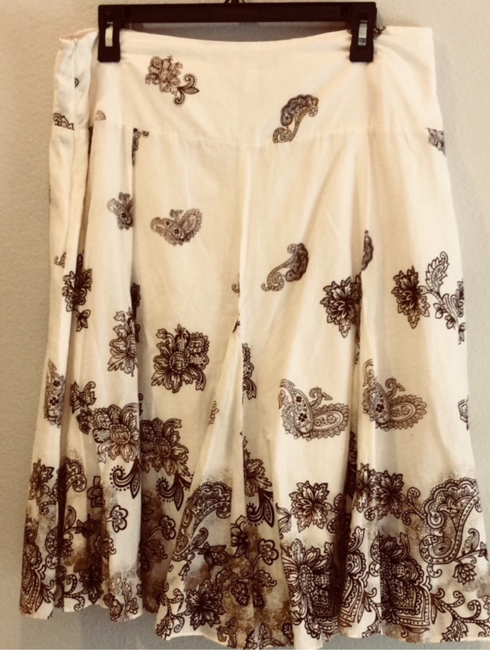 Brown Floral Lined Full Skirt - Zipper closure